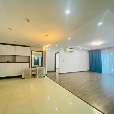 Chủ cần bán gấp căn 3 ngủ 8x tỷ 114 m2 tại Goldmark city 136 Hồ Tùng Mậu TỪ lIÊM