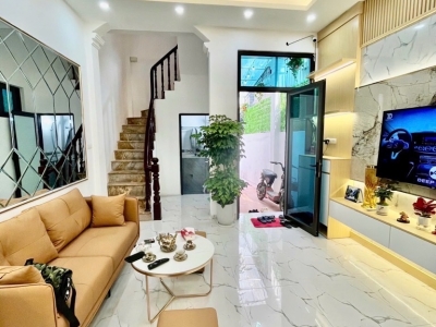 BÁN NHÀ DÂN XÂY PHỐ HOÀNG MAI-3 TẦNG-39M2 -MT 4 M GIÁ CHỈ 5,6 TỶ