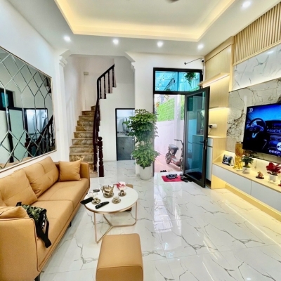 BÁN NHÀ DÂN XÂY PHỐ HOÀNG MAI-3 TẦNG-39M2 -MT 4 M GIÁ CHỈ 5,6 TỶ