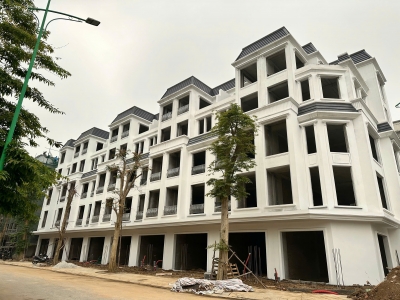 BÁN BIỆT THỰ CỔ BI DT 98M2 NGAY CẠNH TRƯỜNG HỌC CÓ Ô CHỜ THANG MÁY DÂN CƯ ĐÔNG ĐÚC NHỈNH 17 TỶ
