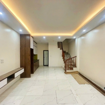 NHÀ ĐẸP TRUNG TÂM VIỆT HƯNG, GẦN Ô TÔ TRÁNH, 35 M², 5 TẦNG, MT 4,2 M, HƠN 5 T.Ỷ XÍU - HÀNG XÓM VUI VẺ THÂN THIỆN.