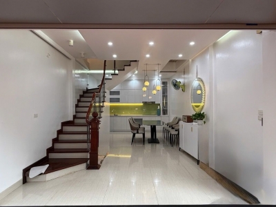 duy nhất 1 căn. Hơn 9 tỷ ngọc lâm 35m x 5T oto đỗ cửa ở luôn.