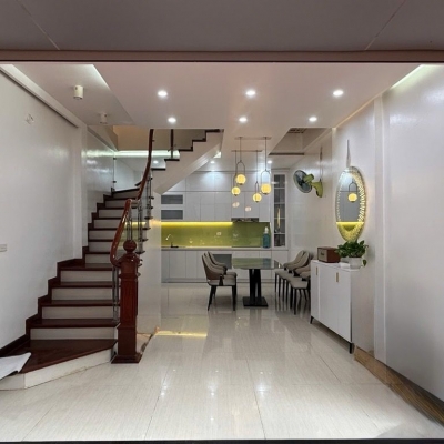 duy nhất 1 căn. Hơn 9 tỷ ngọc lâm 35m x 5T oto đỗ cửa ở luôn.