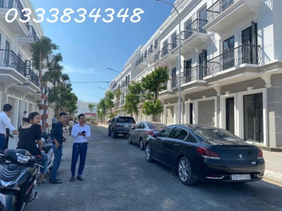 Chính chủ bán gấp shophouse 4 tầng, 75m2, sẵn sổ đỏ trao tay, cạnh Vincom Plaza