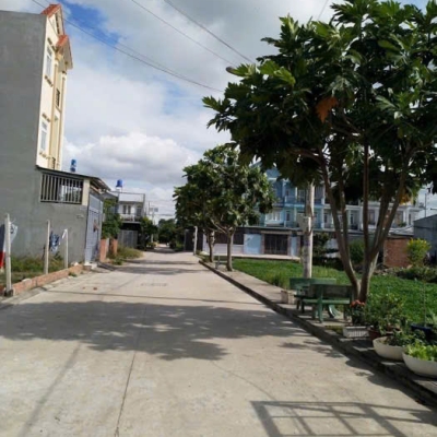 BÁN NHÀ 3 TẦNG -HXH- NGANG ĐẸP 5M ĐƯỜNG HÀ HUY GIÁP QUẬN 12 CHỈ HƠN 6 TỶ- DT 120M2 (5x24)

Mô tả :
❇️Nhà đẹp ngang 5m dài 24m 
❇️Kết cấu 1 trệt 2 lầu sân thượng trước sau
❇️Công năng đầy đủ cho gia chủ
❇️Hẻm bê tông sạch sẽ thẳng 1 trục ra TX33, đường rộn