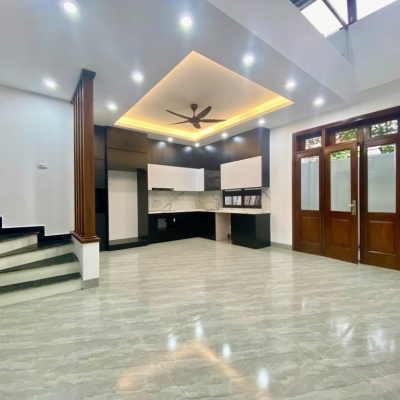 Bán nhà Ngọc Lâm 60m x 6T thang máy full nội thất ở luôn, gần phố. LH 0936123469