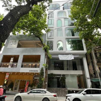 Mặt phố Bà Triệu, Hai Bà Trưng xây 7 tầng, DT 169m2, vỉa hè đá bóng, gần Nguyễn Du