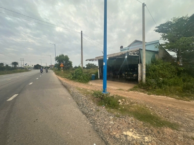 Bán 6m x 31m đất mặt tiền Nguyễn Chí Thanh - LaGi giá ngộp 333 triệu/m ngang