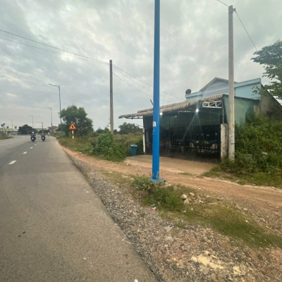 Bán 6m x 31m đất mặt tiền Nguyễn Chí Thanh - LaGi giá ngộp 333 triệu/m ngang