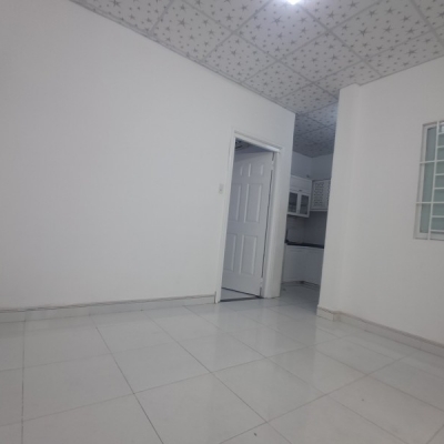 ♪ Nhà cách Hoàng Diệu 70m, 34m2, ngang 5.5m vuông, C4, sạch, 2.1 tỷ