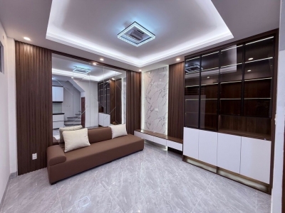 bán nhà xuân la DT 23m x5 tầng 6,950 tỷ 40m ô tô tránh,ngõ thông,full nội thất