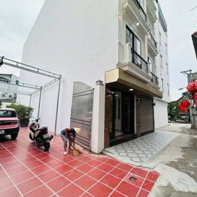 NHÀ MỚI KÍNH KONG - OTO ĐỖ CỬA - SÂN CHƠI RỘNG THOÁNG