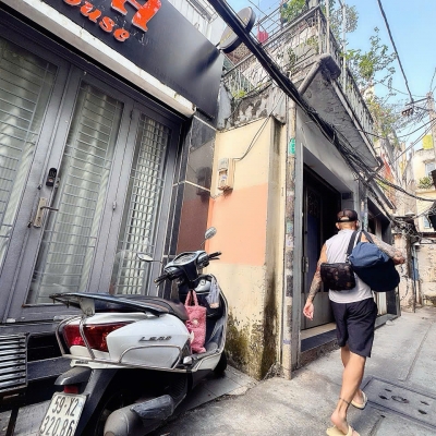 CHÍNH CHỦ 1 ĐỜI XƯA BÁN NHÀ 2 TẦNG Đ.BÙI VIỆN, PHẠM NGŨ LÃO, QUẬN 1 - DT 64M2 FULL THỔ CƯ - VỊ TRÍ MẶT TIỀN HẺM CÁCH 30M RA MT CHÍNH - 0938676685 GIANG GIANG