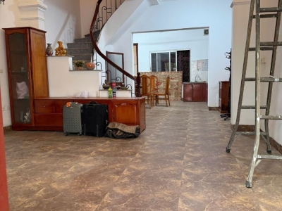 31.10.25 Cho thuê nhà nguyên căn ở Trần Duy Hưng, 80m2 x 5 tầng, có sân cổng riêng để xe thoải mái giá 15 triệu/tháng