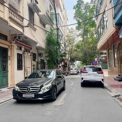Mặt phố Nghĩa Đô, mặt tiền 5m, kinh doanh đắc địa, vỉa hè rộng, chỉ 30 tỷ