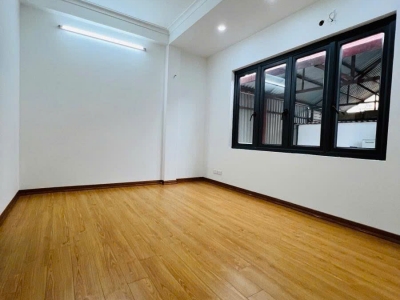 SIÊU PHẨM - GẦN Ô TÔ - NHÀ KHUNG CỘT BÊ TÔNG CHẮC CHẮN - CẢI TẠO LÊN TẦNG - LẮP THÊM THANG MÁY